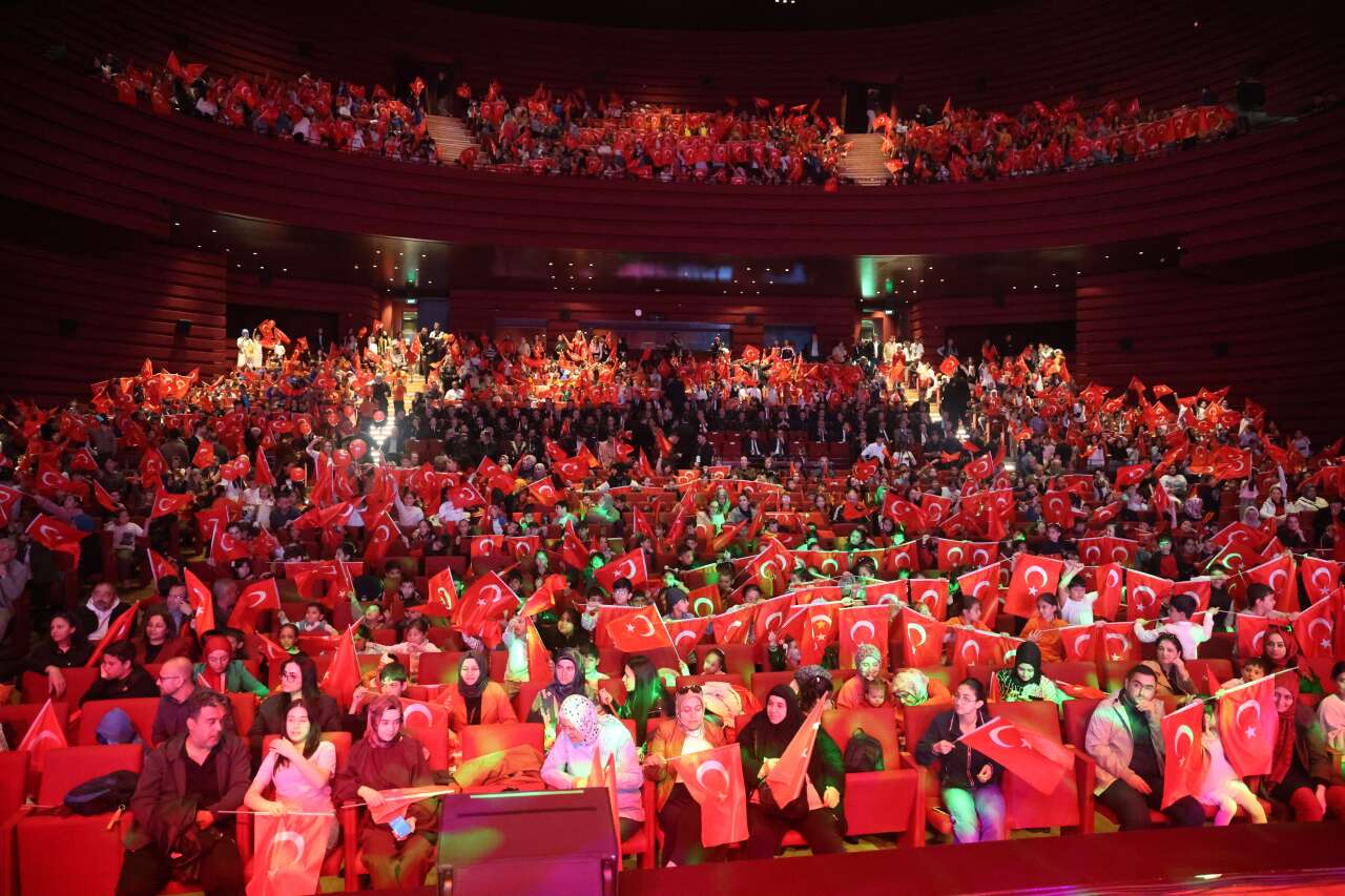 Konya’da 23 Nisan coşkusu salona sığmadı 2